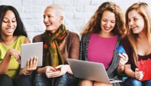 Dampak positif dan negatif penggunaan Facebook 7 Facebook mampu mengubah seseorang menjadi konsumtif dan malas | Image by: https://www.businessessentials.co.za/2018/07/31/online-shopping/