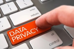 Dampak positif dan negatif penggunaan Facebook 8 Facebook dapat menyebabkan tersebarnya data pribadi | Image by: https://www.eurobiz.com.cn/private-data-protection-in-china/