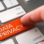 Tips untuk melindungi data pribadi di media sosial / Internet