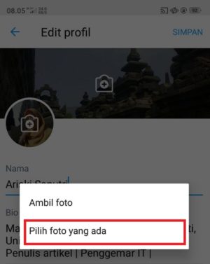 Cara mengganti foto profil dan sampul di twitter 5 "Pilih foto yang ada" untuk masuk ke galeri HP kamu