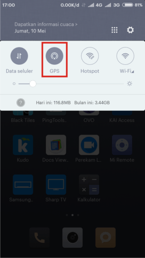 Cara mengirim (share) lokasi palsu di WhatsApp 4 Slide panel notifikasi, dan cari tombol GPS.