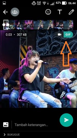 Cara membuat GIF di WhatsApp (dari foto atau video sendiri) 6 Pilih ikon GIF