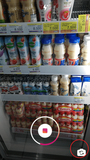 Cara membalikkan kamera saat membuat insta story 4 icon untuk beralih kamera