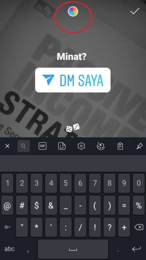 Cara menggunakan sticker "DM Saya" di Instagram story 8 tekan ikon lingkaran (pelangi) untuk mengubah warna stiker