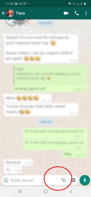 Cara share lokasi lewat WhatsApp (panduan lengkap) 1 ketuk pada bagian ikon berbentuk klip