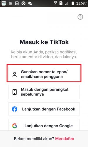 Cara menghapus akun TikTok sendiri secara permanen 14 Tap “Gunakan nomor telepon/email/nama pengguna”