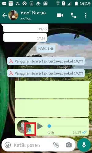 Apa itu VN (voice note) di WA? Bagaimana menggunakannya? 10 Icon "Microfon" berwarna biru.