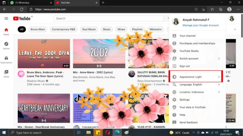 Cara mengaktifkan Dark mode di Youtube 8 Pilih dan tekan "apperance light"