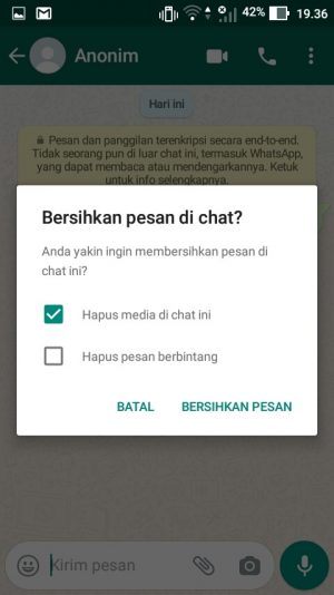 Cara membersihkan chat WhatsApp (bisa satu-satu atau semua sekaligus) 4 pilih menu “Hapus media di chat ini” atau menu “Hapus pesan berbintang”