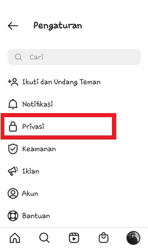 Cara agar orang (atau teman) tidak bisa DM kita di Instagram 4 Tap "Privasi".