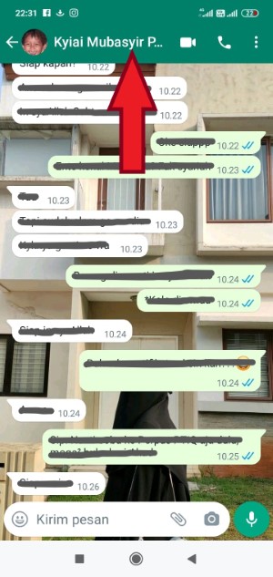 Cara mengganti nama kontak WhatsApp (termasuk yang susah diganti) 2 Menuju laman profil teman yang ingin diedit namanya di kontak WhatsApp